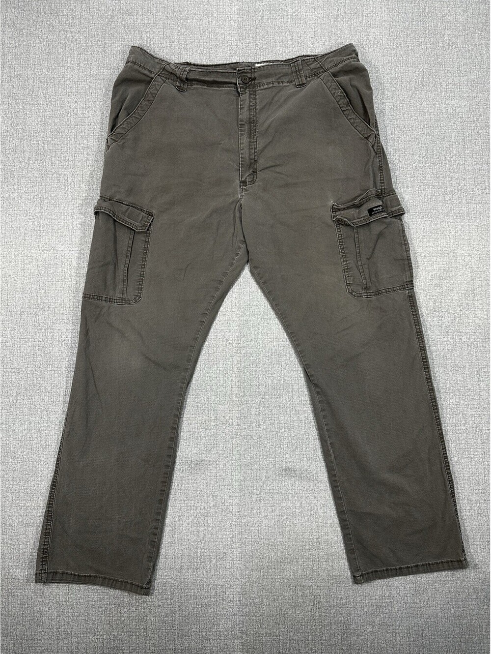 Wrangler Relaxed Fit Cargo Pants Men’s 37x29 Gray Workwear Utility – Flaws